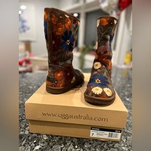 hardly worn vintage, rare/one of a kind ugg boots